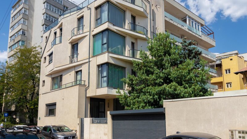 Banu Manta, parter 5 camere, 156 mp nou,