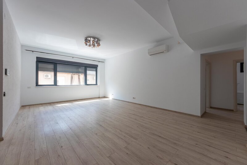 Banu Manta, parter 5 camere, 156 mp nou,